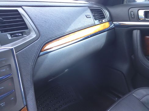 Used 2013 Lincoln MKS image 16