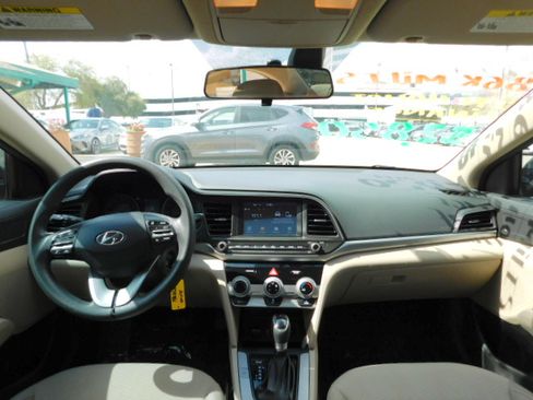 Used 2019 Hyundai Elantra SEL image 12