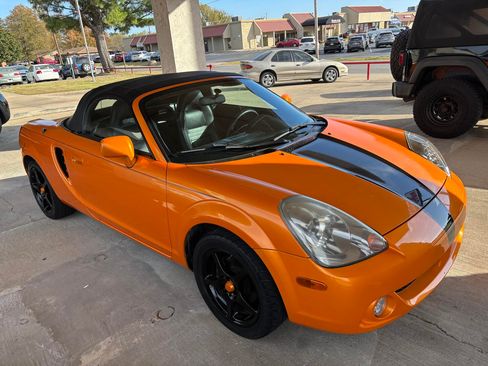 Used 2003 Toyota MR2 Spyder image 4