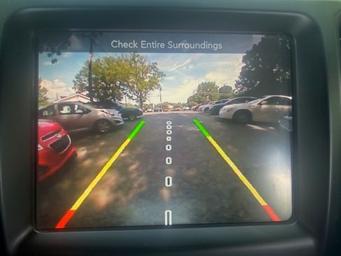 Used 2018 Jeep Cherokee FWD Limited image 16