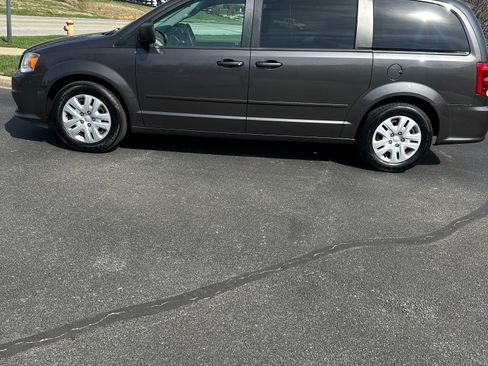 Used 2015 Dodge Grand Caravan SE image 13