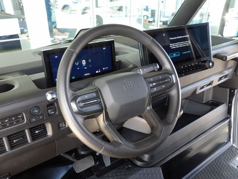 Used 2024 Chevrolet Brightdrop 600 AWD image 14