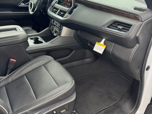 Used 2022 Chevrolet Suburban Premier image 23