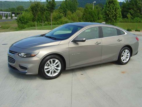 Used 2018 Chevrolet Malibu LT image 1