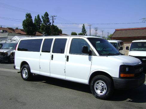 Used 2013 Chevrolet Express 3500 LS image 3