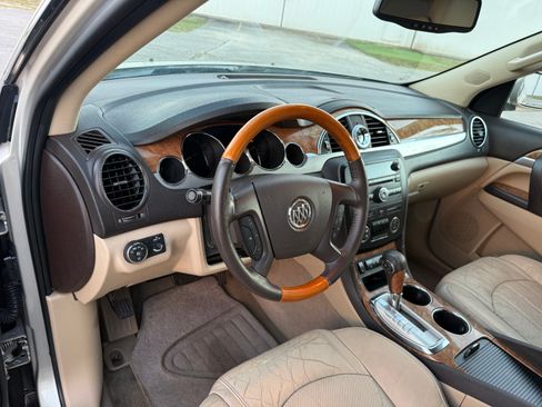 Used 2011 Buick Enclave CXL image 10