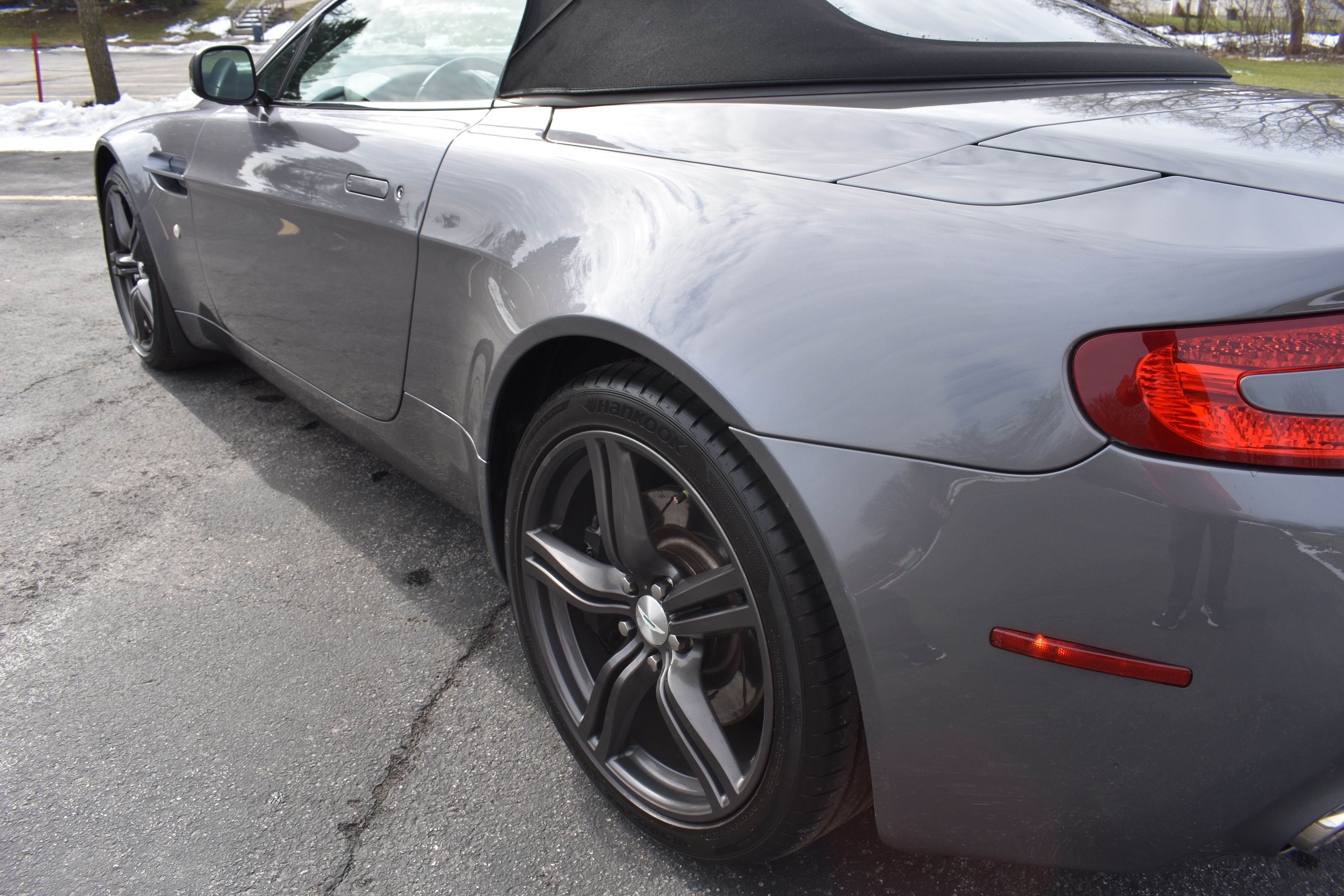 Used 2009 Aston Martin V8 Vantage Roadster RWD image 35