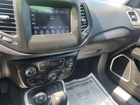 Used 2017 Jeep Compass Latitude w/ 80th Edition image 9