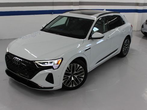 Used 2024 Audi Q8 e-tron Prestige AWD/4WD image 4