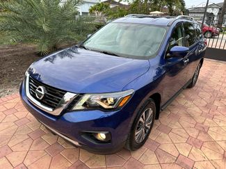 Used 2017 Nissan Pathfinder SL image 1