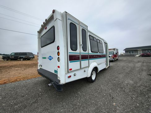 Used 2016 Ford E-350 and Econoline 350 image 7