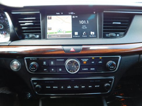 Used 2019 Kia Cadenza Technology image 15