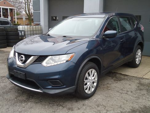 Used 2016 Nissan Rogue S image 2