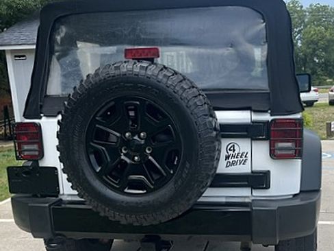 Used 2016 Jeep Wrangler 4WD Sport image 14