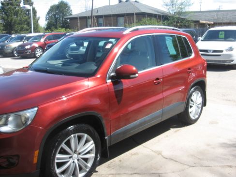 Used 2011 Volkswagen Tiguan 4Motion AWD/4WD image 1