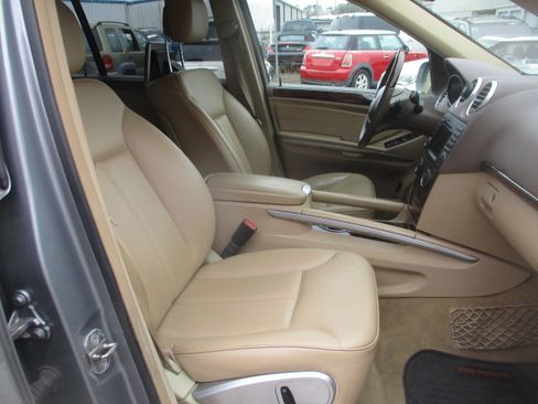 Used 2010 Mercedes-Benz GL 450 image 17
