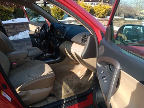 Used 2010 Toyota RAV4 LE image 8