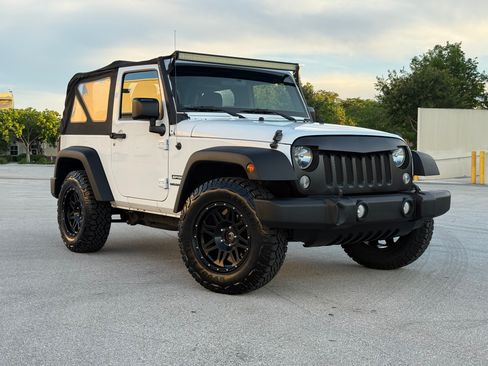 Used 2015 Jeep Wrangler Sport AWD/4WD image 3
