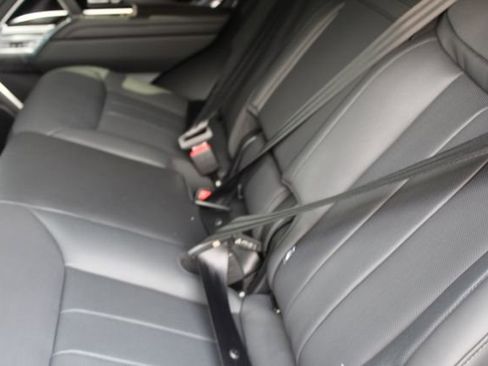 New 2025 Land Rover Range Rover SE image 4