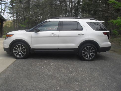 Used 2015 Ford Explorer 4WD XLT image 5