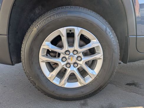 Used 2022 Chevrolet Traverse LS image 5