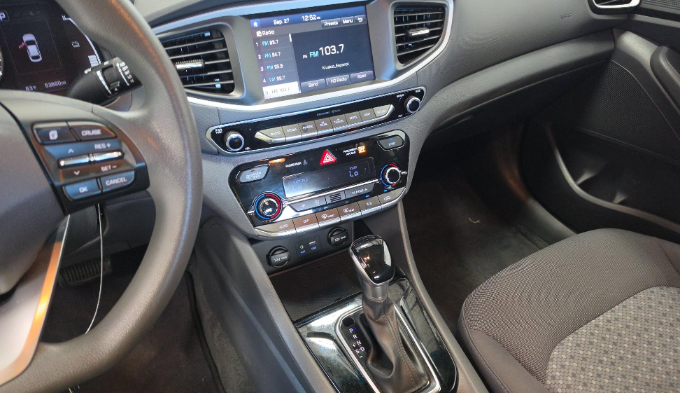 Used 2018 Hyundai Ioniq Hybrid Blue FWD image 9