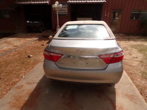 Used 2017 Toyota Camry XLE image 5