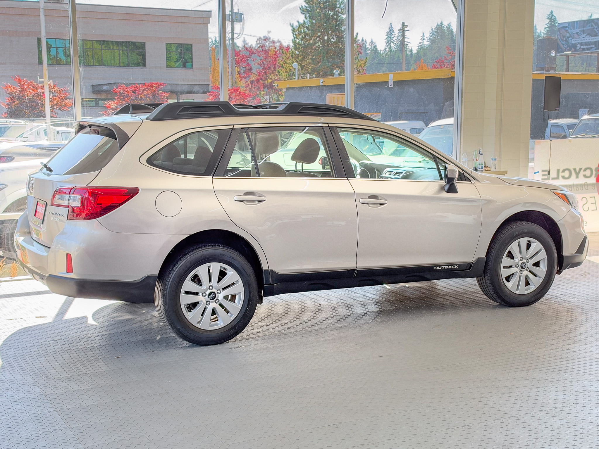 Used 2017 Subaru Outback 2.5i Premium AWD/4WD image 4