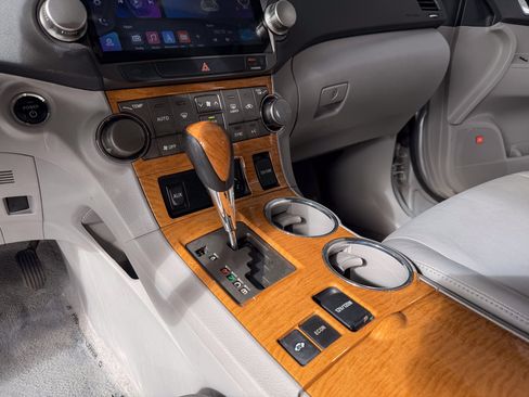 Used 2010 Toyota Highlander Limited image 12