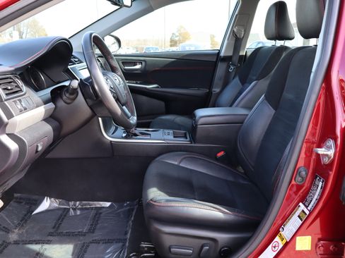 Used 2017 Toyota Camry XSE image 10