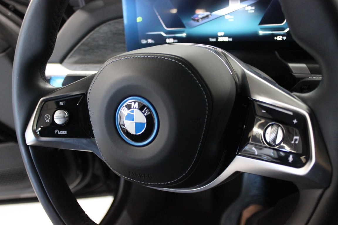 Used 2024 BMW i7 xDrive60 AWD/4WD image 35