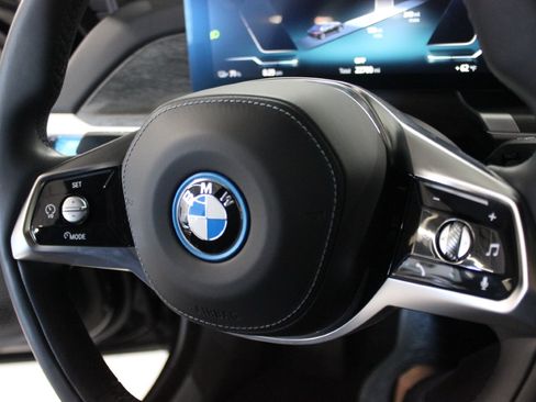 Used 2024 BMW i7 xDrive60 AWD/4WD image 35