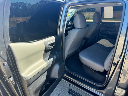 Used 2020 Toyota Tacoma SR image 9
