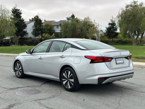 Used 2022 Nissan Altima 2.5 SV image 3