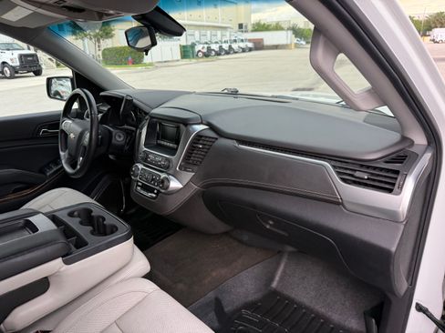Used 2015 Chevrolet Suburban LS RWD image 56