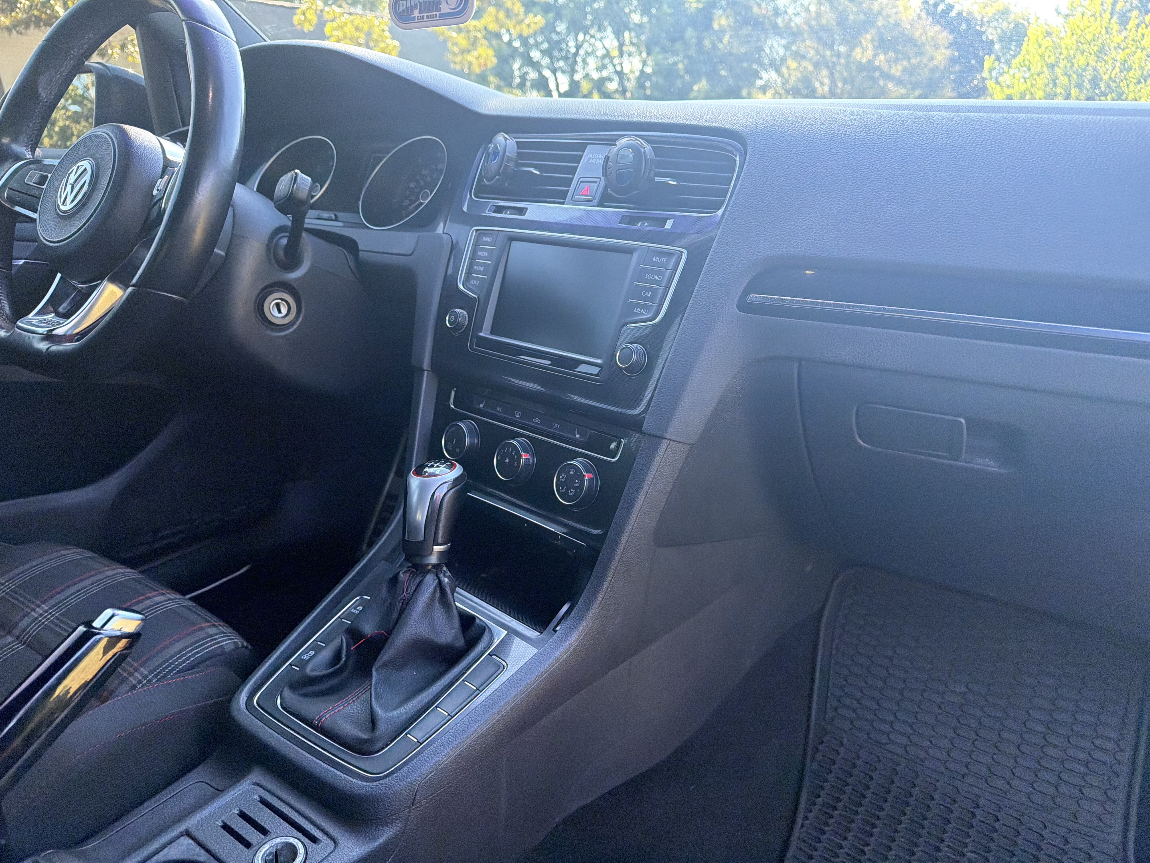 Used 2017 Volkswagen GTI 4-Door FWD image 60