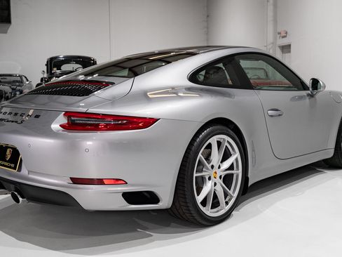 Used 2019 Porsche 911 image 6
