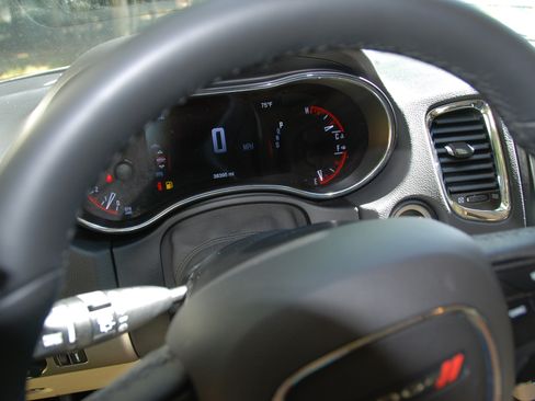 Used 2018 Dodge Durango SXT image 25