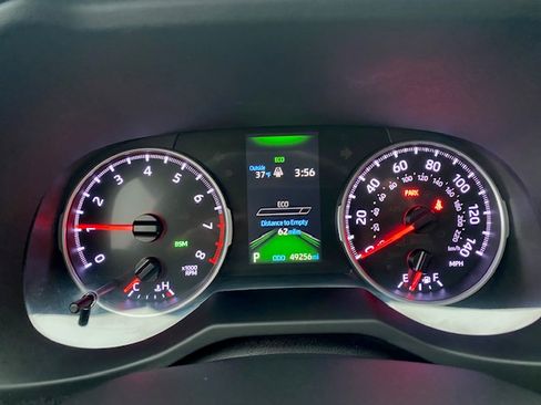 Used 2019 Toyota RAV4 LE image 9