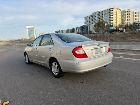 Used 2002 Toyota Camry LE FWD image 3