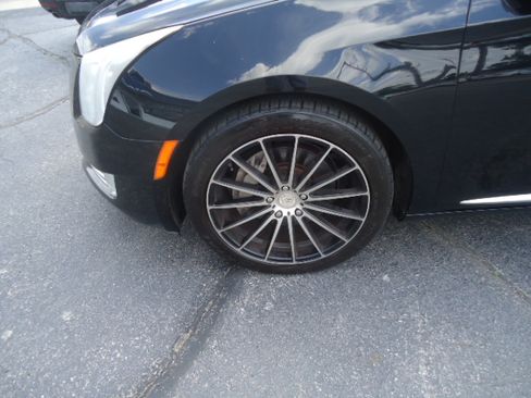 Used 2013 Cadillac XTS Luxury FWD image 3