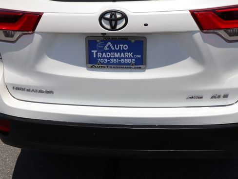 Used 2019 Toyota Highlander AWD XLE V6 image 11