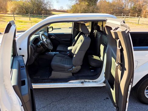 Used 2021 Nissan Frontier SV image 13