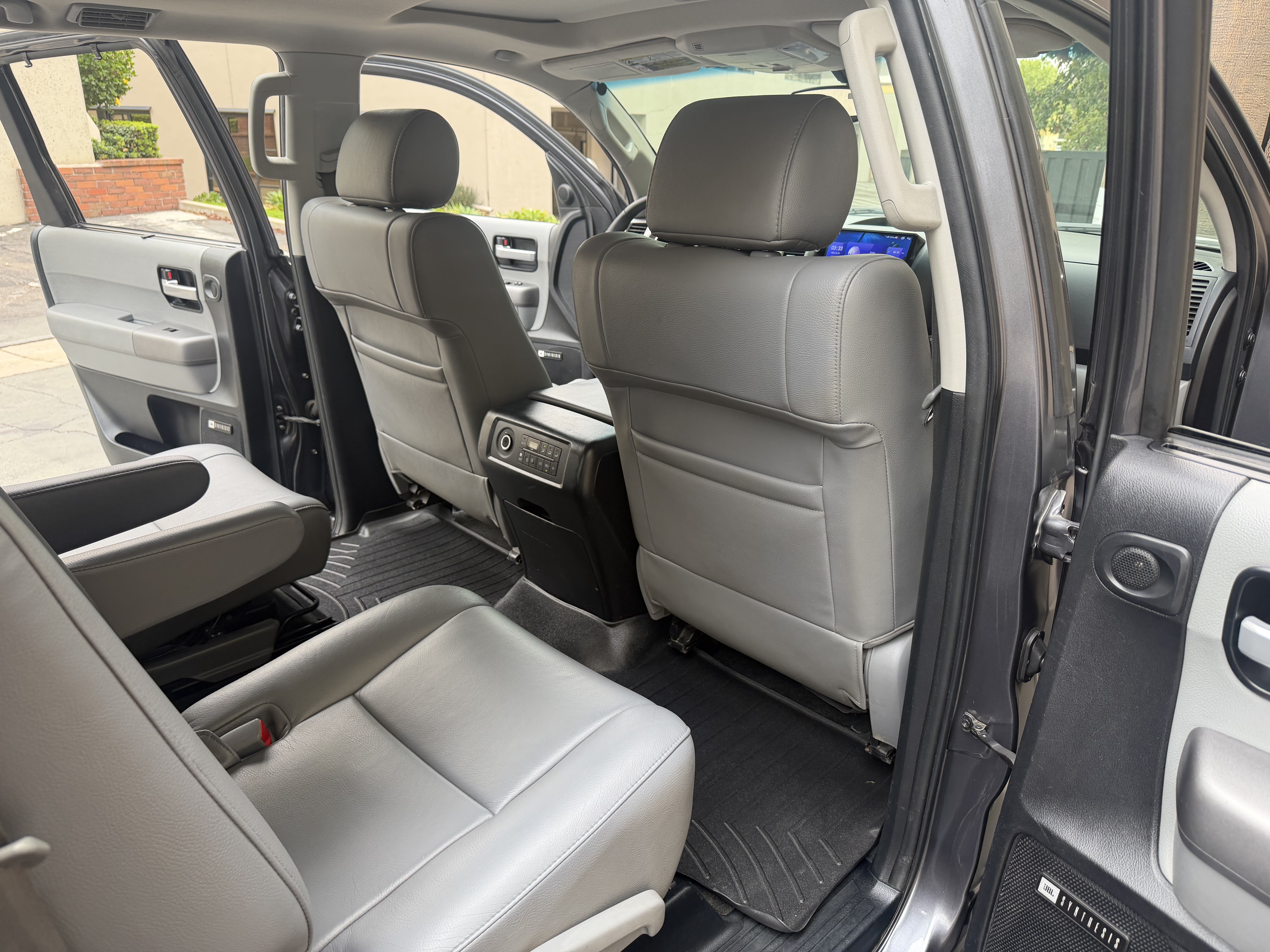Used 2014 Toyota Sequoia 4WD Limited image 23