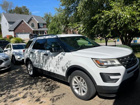 Used 2017 Ford Explorer 4WD image 3