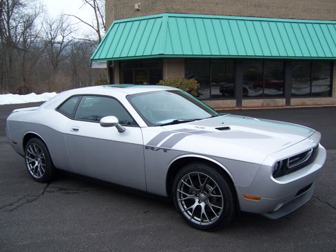 Used 2009 Dodge Challenger R/T Plus image 2