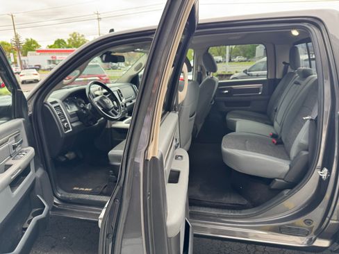 Used 2017 RAM 1500 4x4 Crew Cab Big Horn image 11
