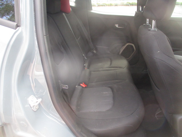 Used 2016 Jeep Renegade Latitude FWD image 15