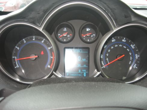 Used 2014 Chevrolet Cruze LT image 10