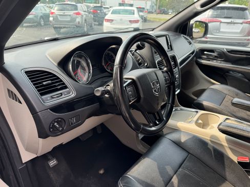 Used 2020 Dodge Grand Caravan SXT FWD image 8
